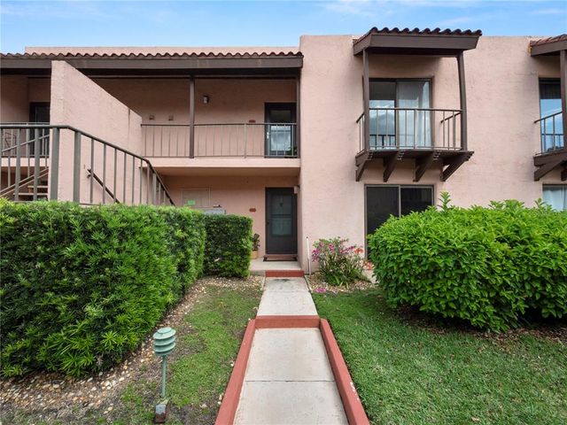 $140,900 | 230 La Casa, Unit V230