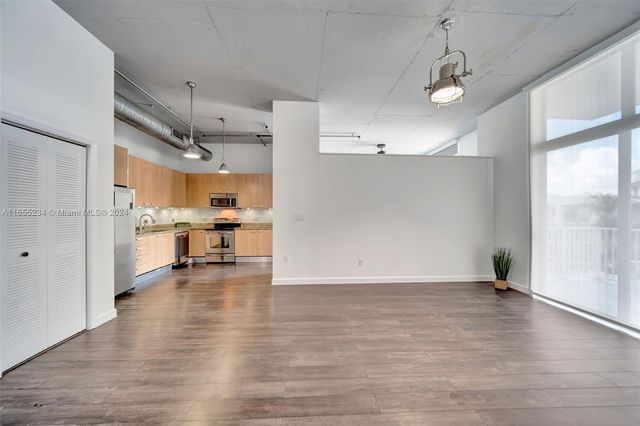 $2,700 | 2100 Van Buren Street, Unit 321 | Lofts at Hollywood Station