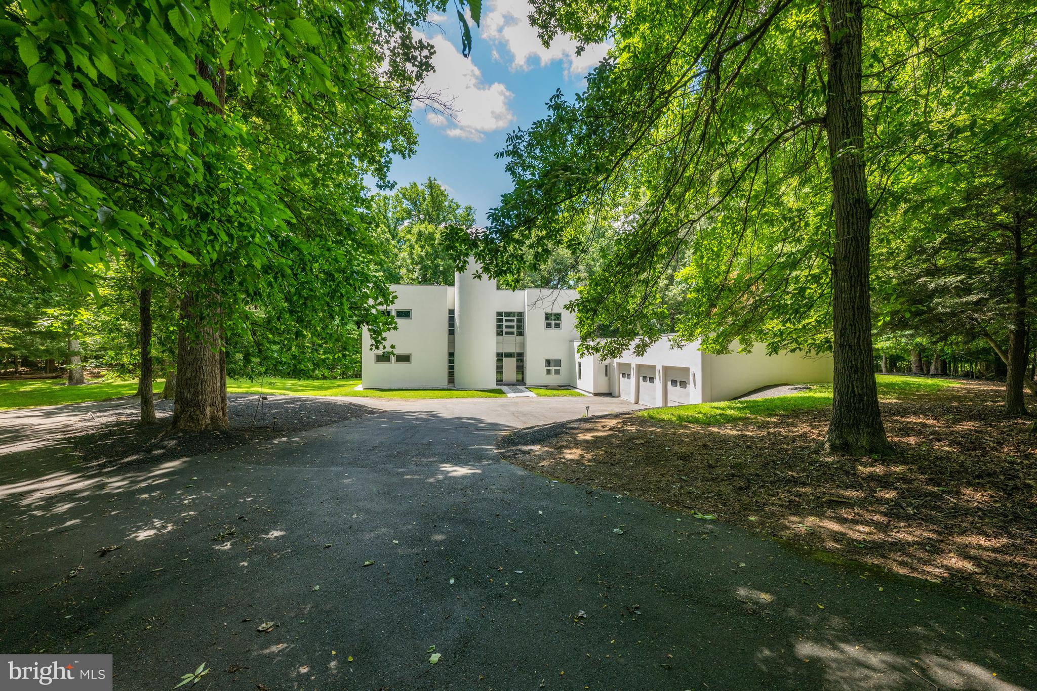 a view of a house with yard and tree s