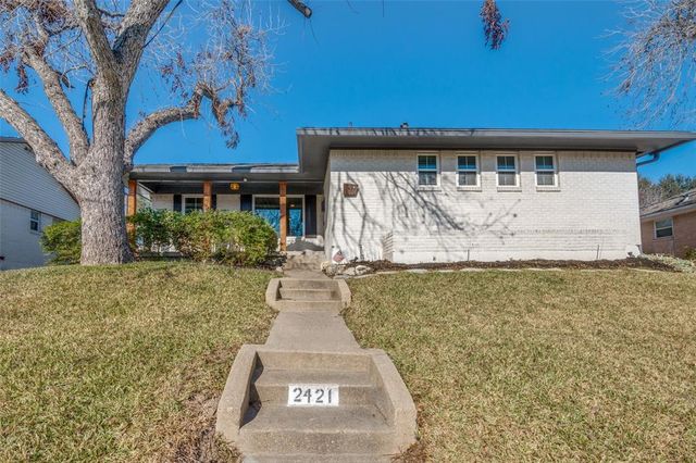 $620,000 | 2421 Springhill Drive | Casa Linda Forest