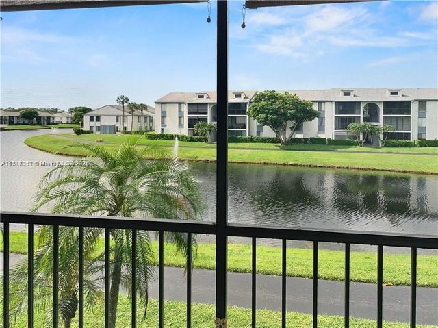 $264,900 | 1013 Green Pine Boulevard, Unit C2 | The Villages of Palm Beach Lakes