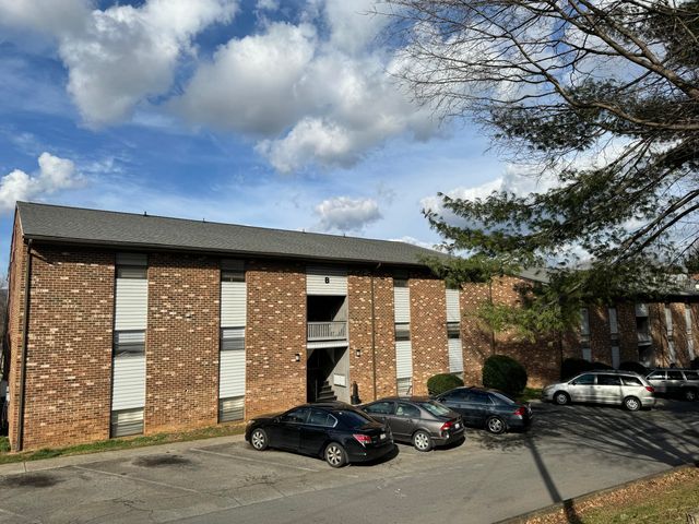 $825 | 220 8th Street, Unit B3 | Vinton