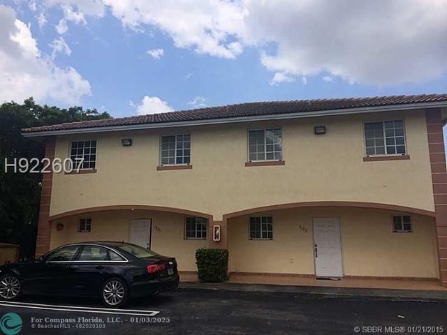 $2,600 | 6759 Northwest 182nd Street, Unit 102 | Country Club of Miami