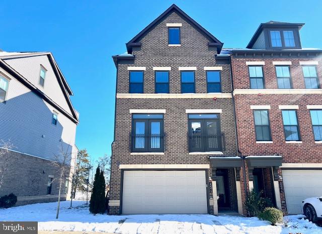 Front load garage which means there's a backyard!