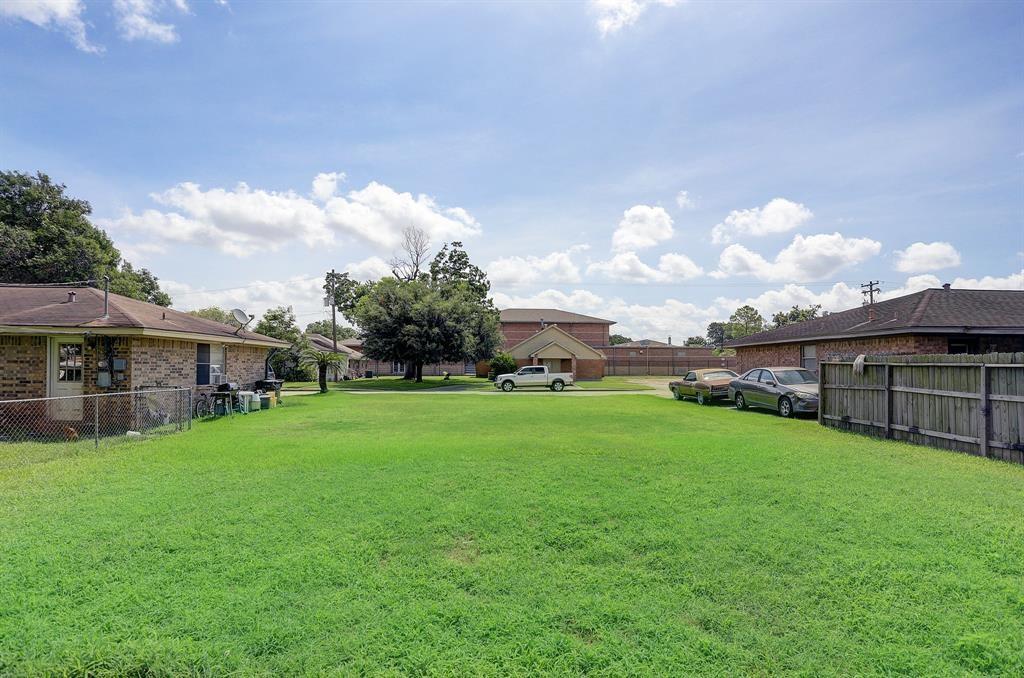 a view of a house with a back yard