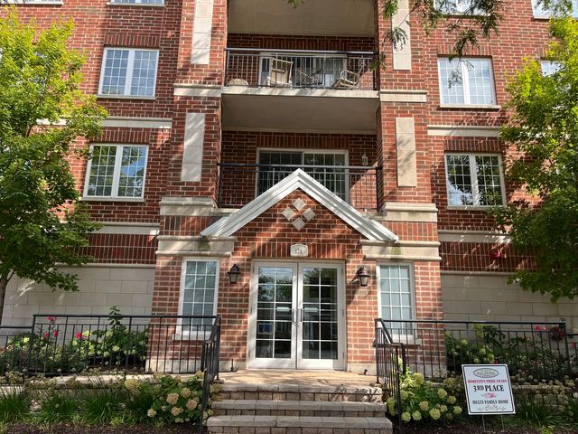 $329,000 | 124 West Colfax Street, Unit 401 | Palatine