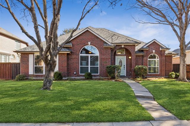 $455,000 | 3622 Waynoka Drive | Northwest Carrollton