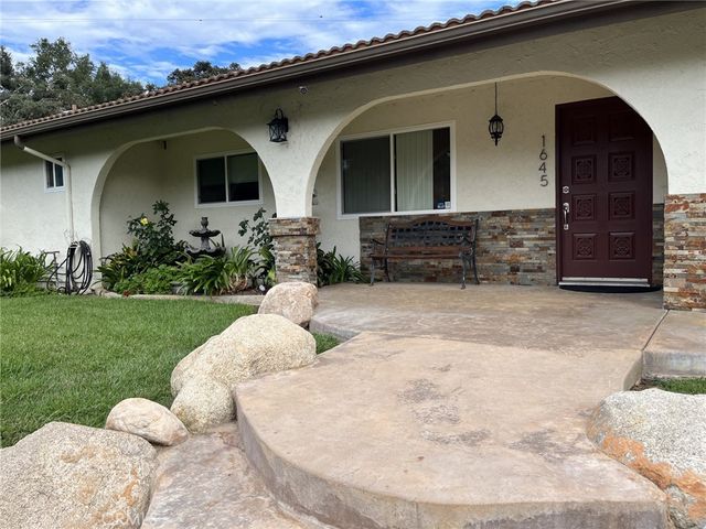 $1,199,000 | 1645 Ranchwood Lane | Fallbrook