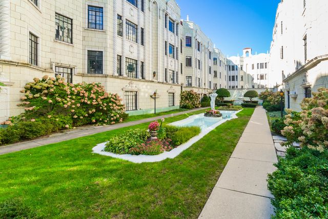 $369,900 | 7350 North Ridge Boulevard, Unit 22C | West Rogers Park