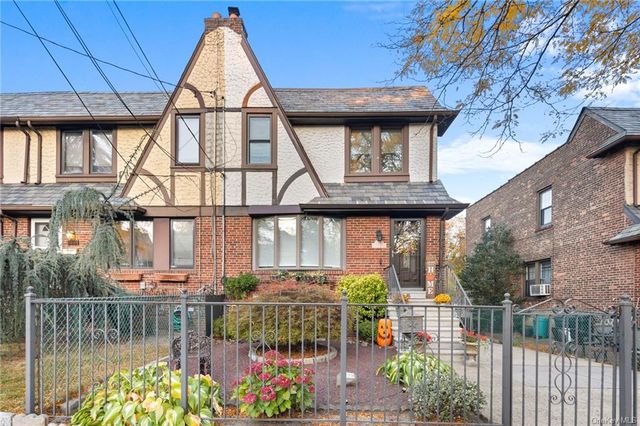 $759,000 | 1828 Narragansett Avenue | Morris Park