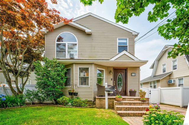 $829,000 | 2404 Orange Street | Bellmore