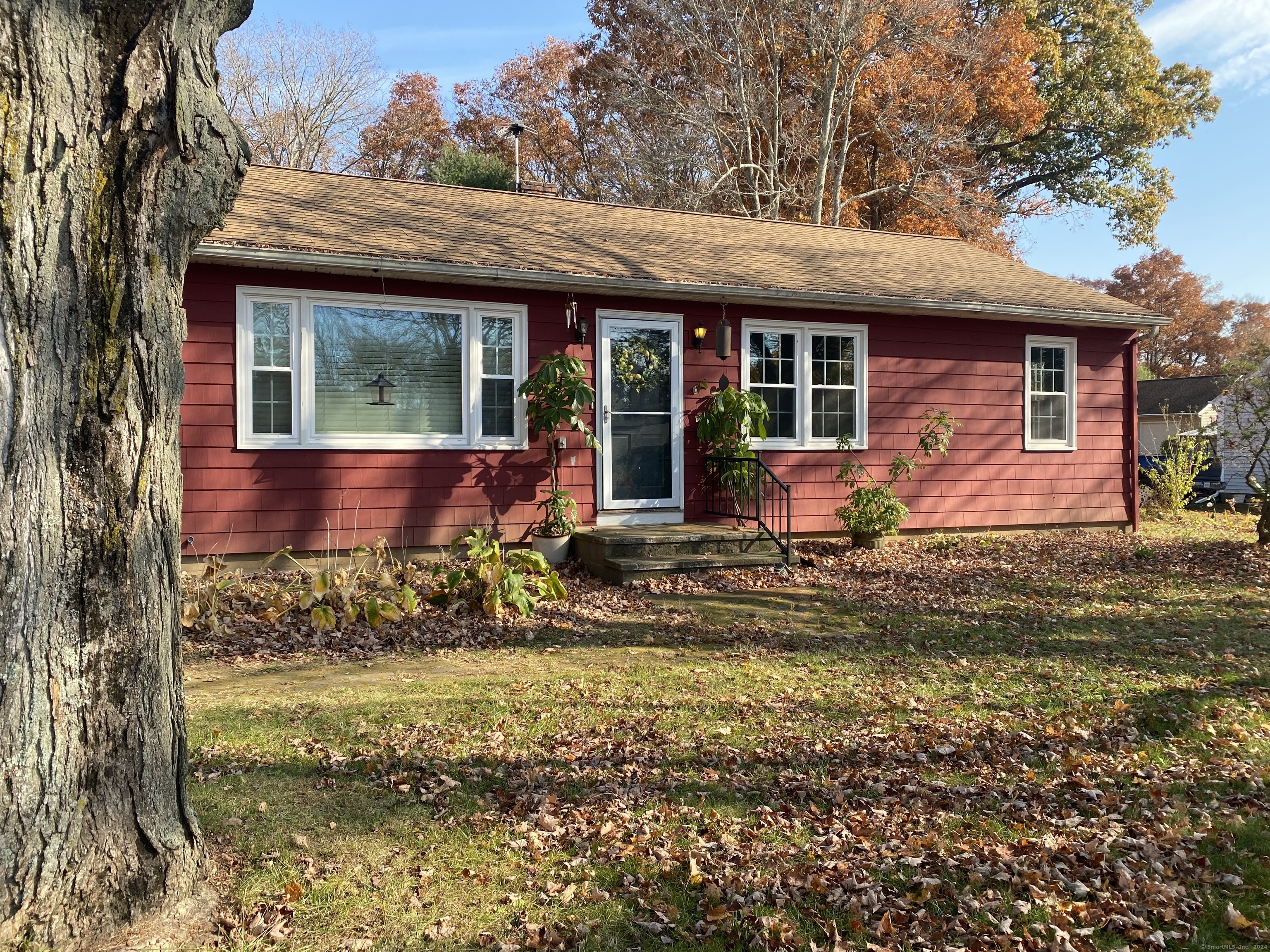 a front view of house with yard