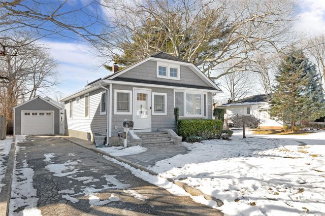 $649,990 | 18 Alexander Avenue | East Farmingdale