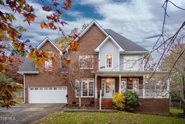 $499,900 | 121 Southridge Drive