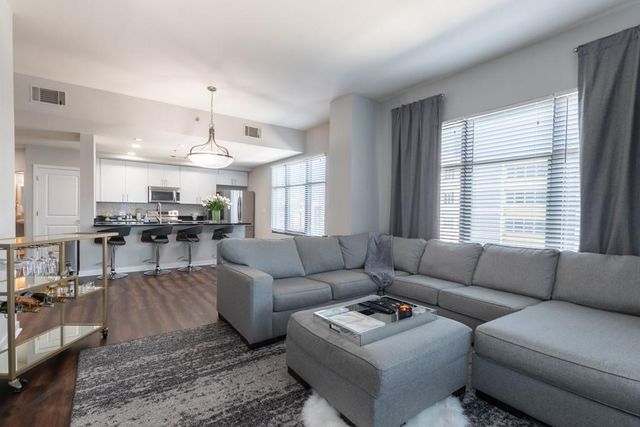 $535,000 | 565 Peachtree Street Northeast, Unit 804 | SoNo