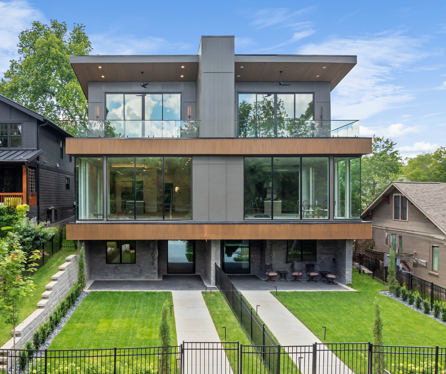 a view of house with a yard