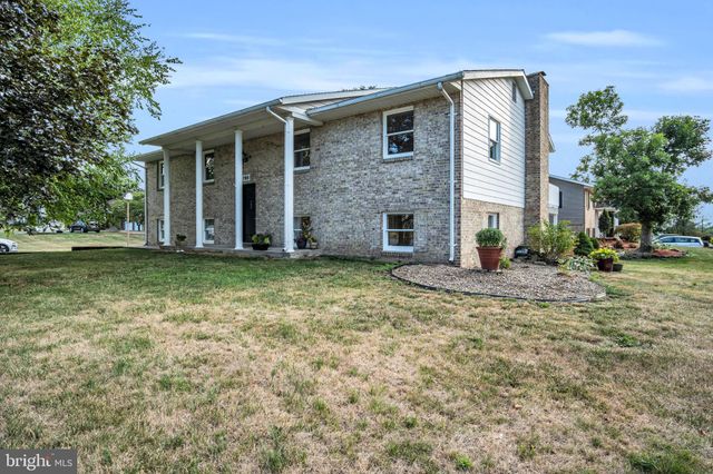 $355,000 | 785 East Side Drive | Antrim Township - Franklin County