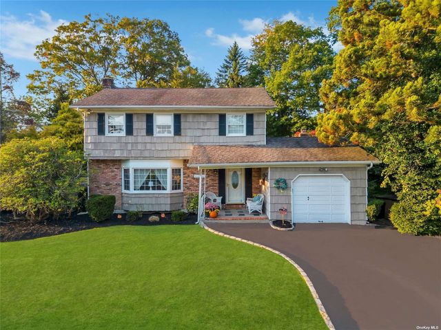 $689,000 | 185 Lillian Road | Lake Ronkonkoma