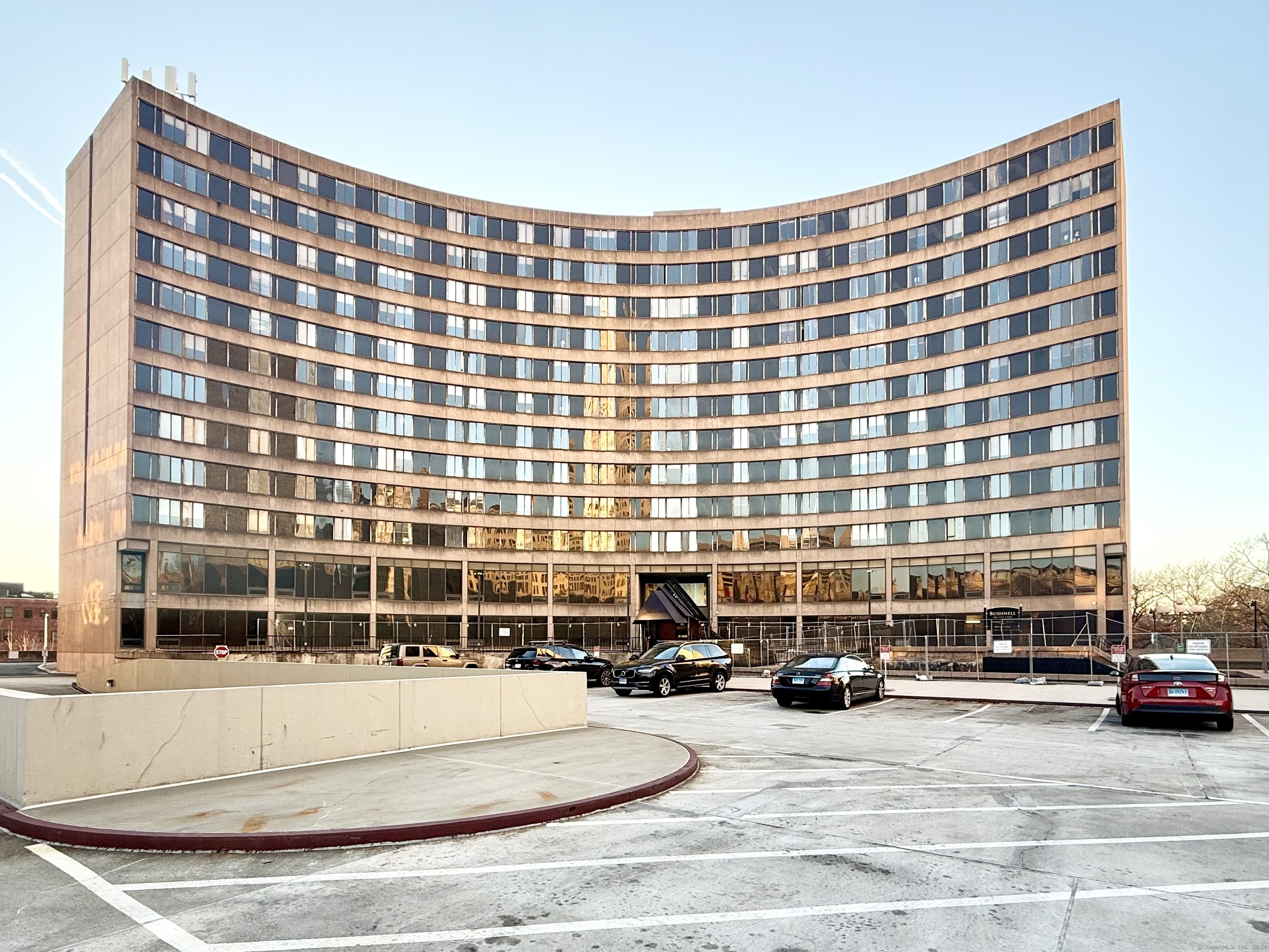 a view of building with cars parked