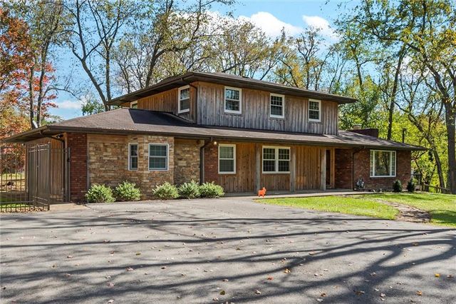 $730,000 | 141 Monks Road | Clinton Township - Butler County