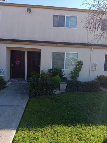 $399,900 | 357 Laurel Avenue, Unit 4 | Burbank