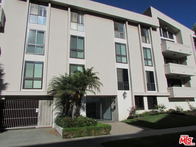 $4,490 | 1550 Greenfield Avenue, Unit 202 | Westwood