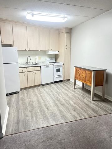 $1,850 | 152 Turner Road, Unit 22 | East Holliston