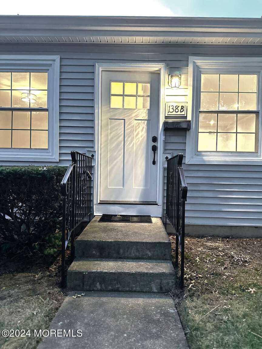 a view of entryway with a front door