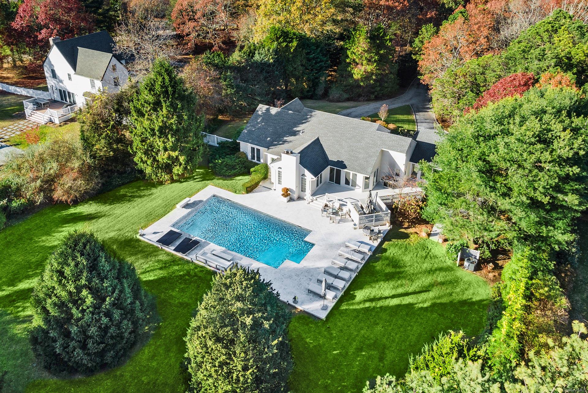 Birds eye view of property