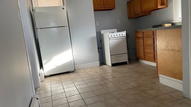 a view of empty room with a refrigerator and washer