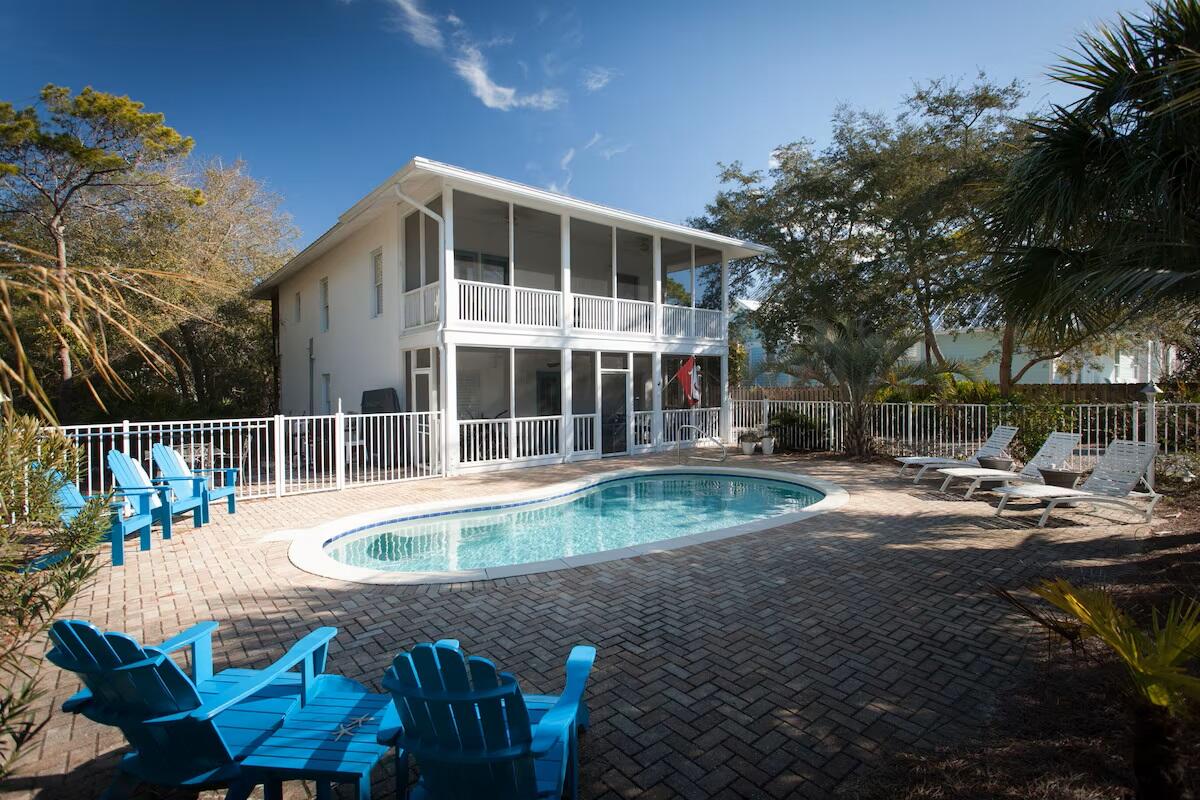 a view of a house with backyard and sitting area