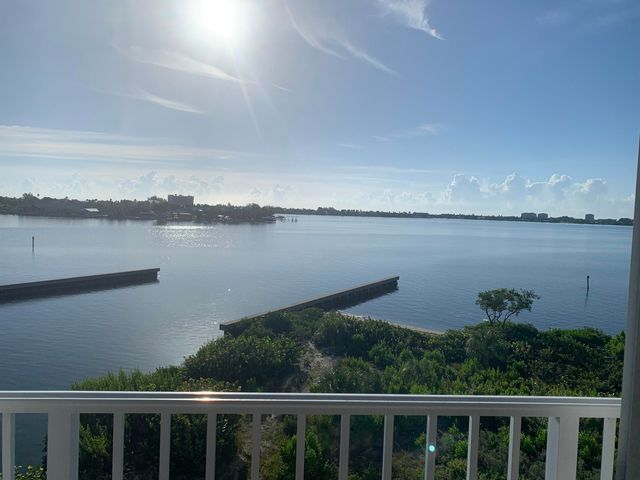 $2,500 | 20 Harbour Isle Drive West, Unit PH01 | Harbour Isle at Hutchinson Island