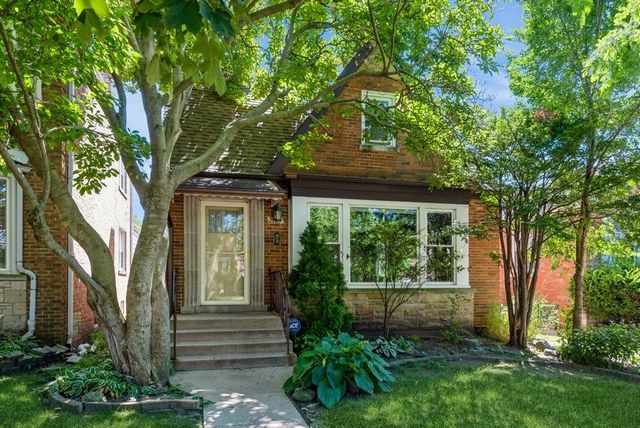 $569,000 | 2729 West Birchwood Avenue | West Rogers Park