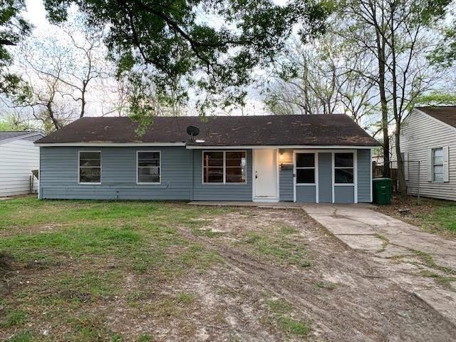 front view of a house and a yard