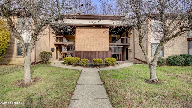 $269,900 | 27 Meadow Green Circle, Unit E | Covered Bridge Condominiums