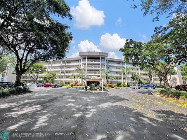 $320,000 | 545 Oaks Lane, Unit 301 | Palm Aire