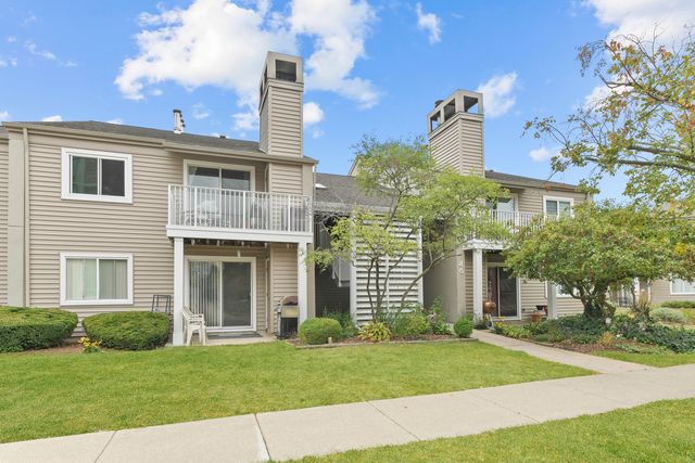 $1,900 | 49 Orchard Terrace, Unit 2 | Townhomes of Lombard