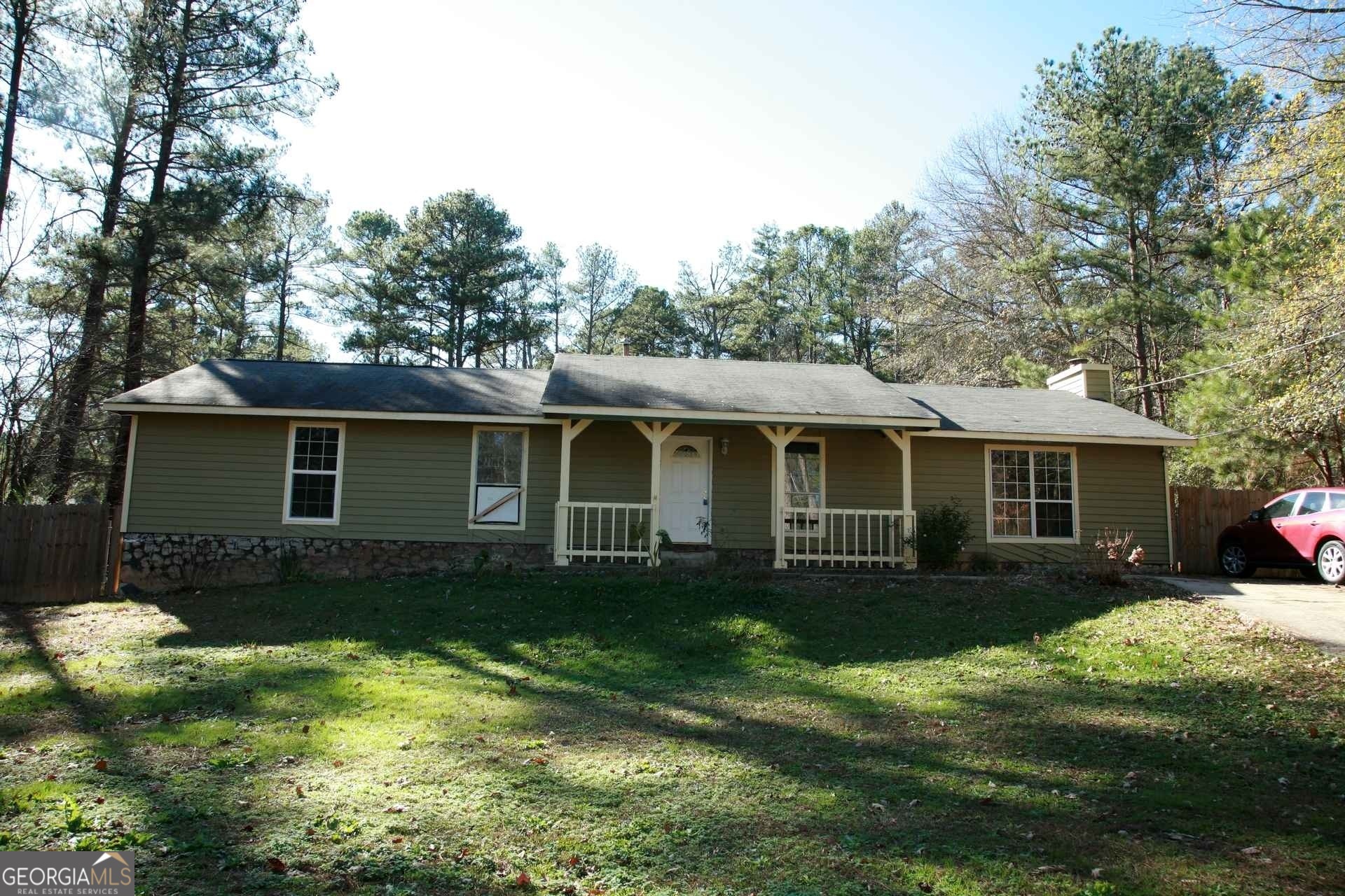 a view of a house with a yard