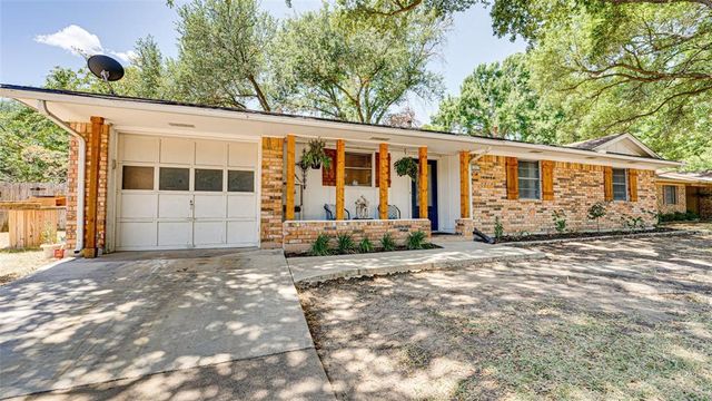 $229,999 | 1203 Austin Drive | Ennis