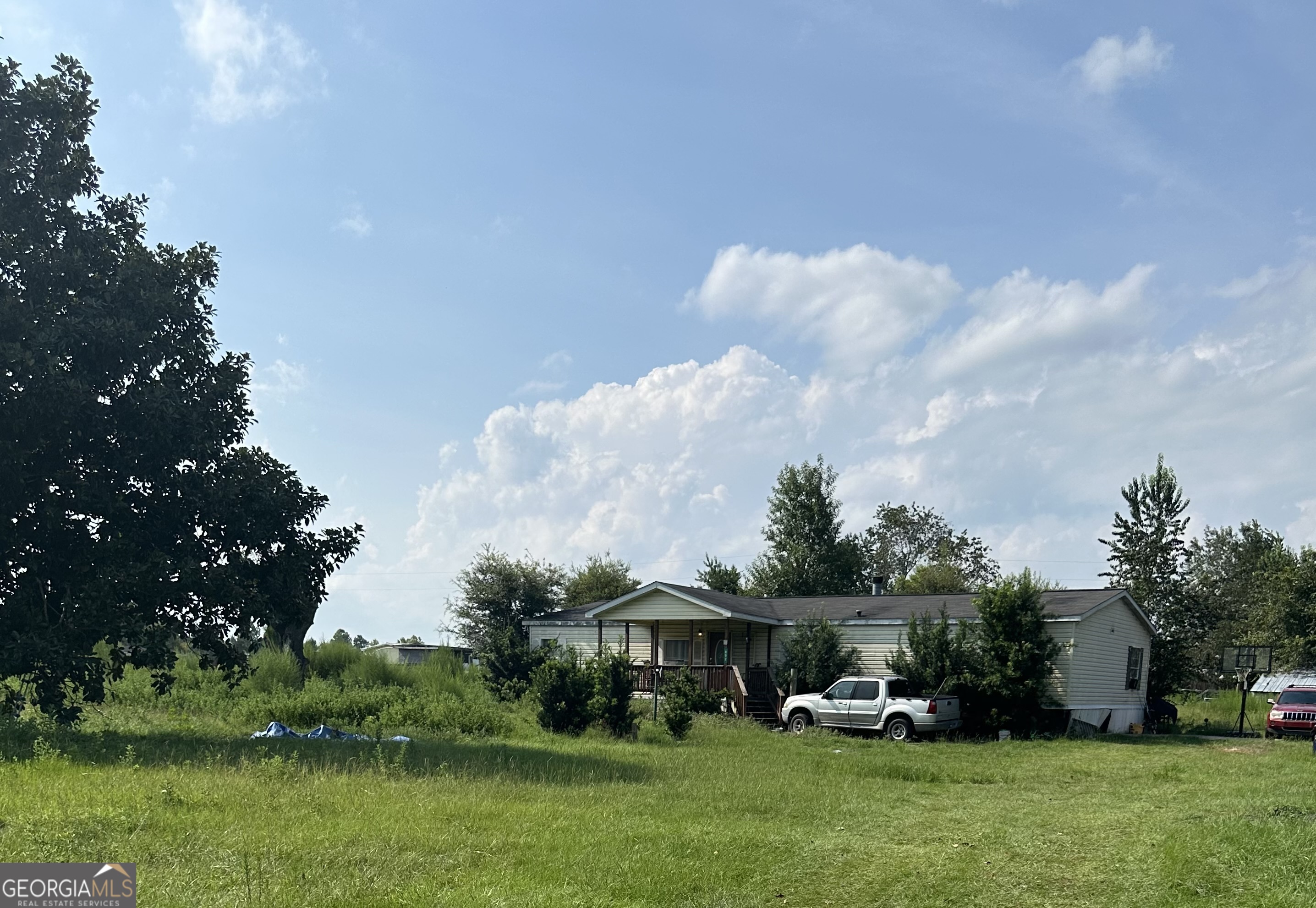 a view of a house with a big yard