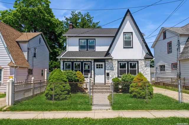 $600,000 | 173 Yale Street | Hempstead Village