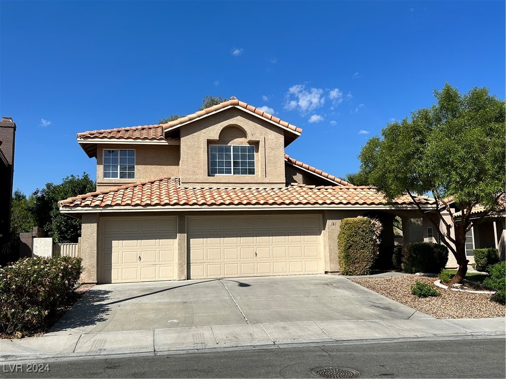 3 car garage, desert landscaping