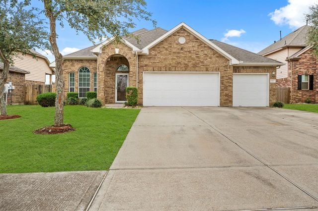 $390,000 | 2903 Flower Creek Lane | Bay Colony