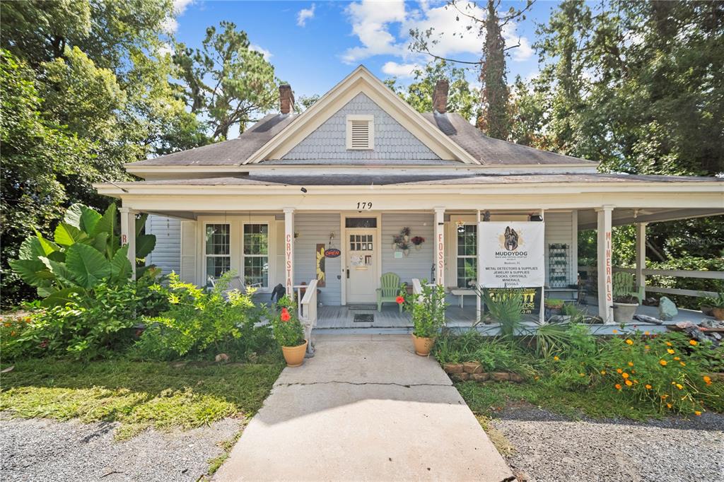 front view of house with a yard