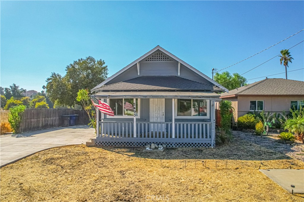 a view of house with a yard