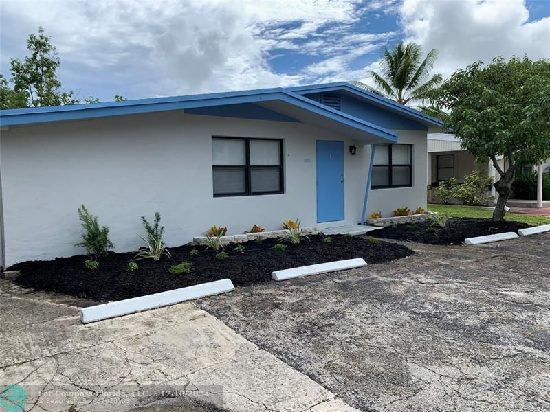 a front view of house with yard