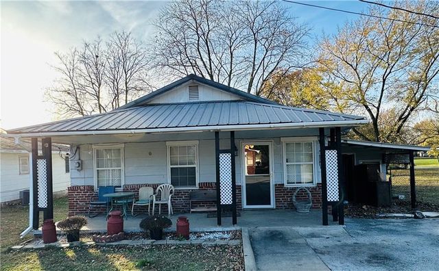 $125,000 | 210 South 3rd Street | Arma