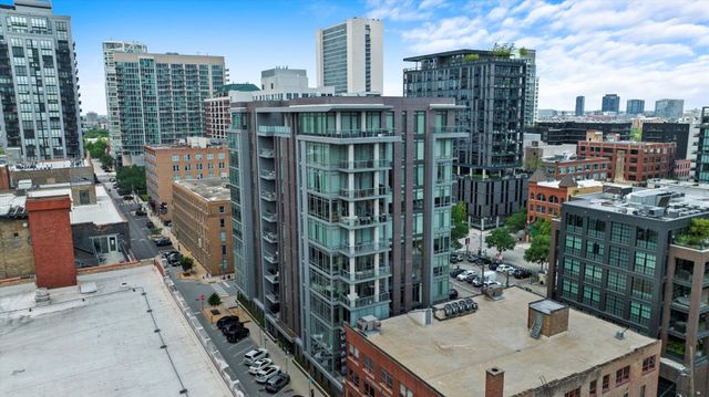 $1,599,000 | 360 West Erie Street, Unit 6D | River North