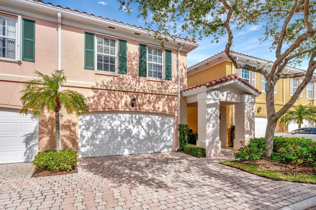 $519,000 | 15 Laurel Oaks Circle | Tequesta Oaks