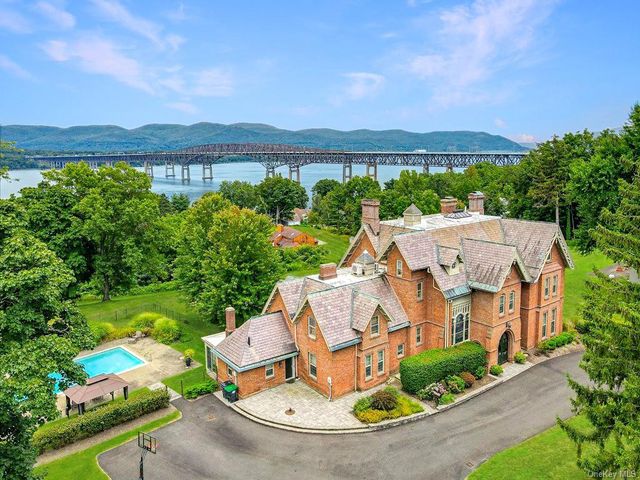 $2,900,000 | 560 Grand Avenue | Balmville